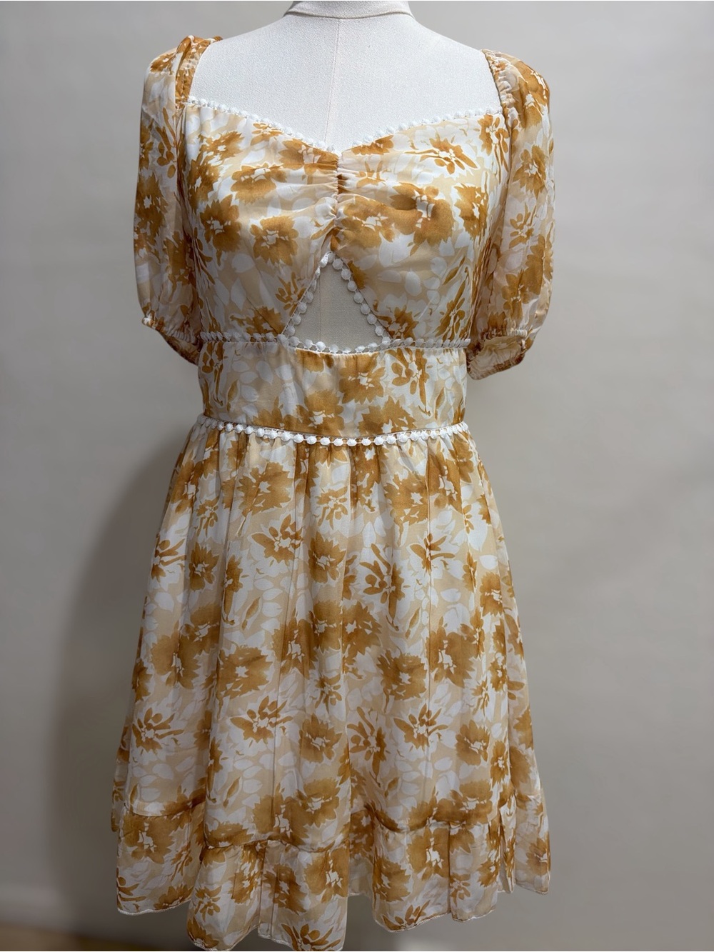 Eilly Bazar Floral Cutout Puff Sleeve Dress M